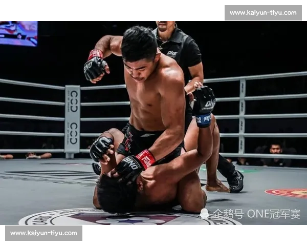 史密斯裸绞普莱斯豪取两连胜,统治级表现彰显实力差距 史密斯裸绞普莱斯豪取两连胜,统治级表现彰显实力差距