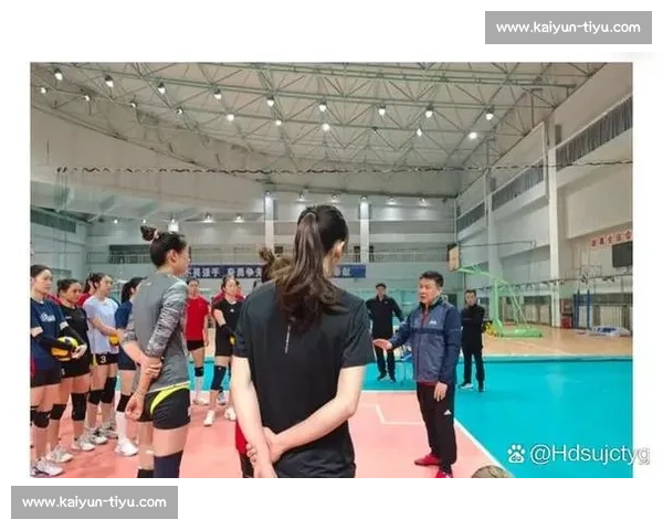 泪洒赛场！王奥芊扑向赵蕊蕊哽咽，上海队新星演绎女排精神传承